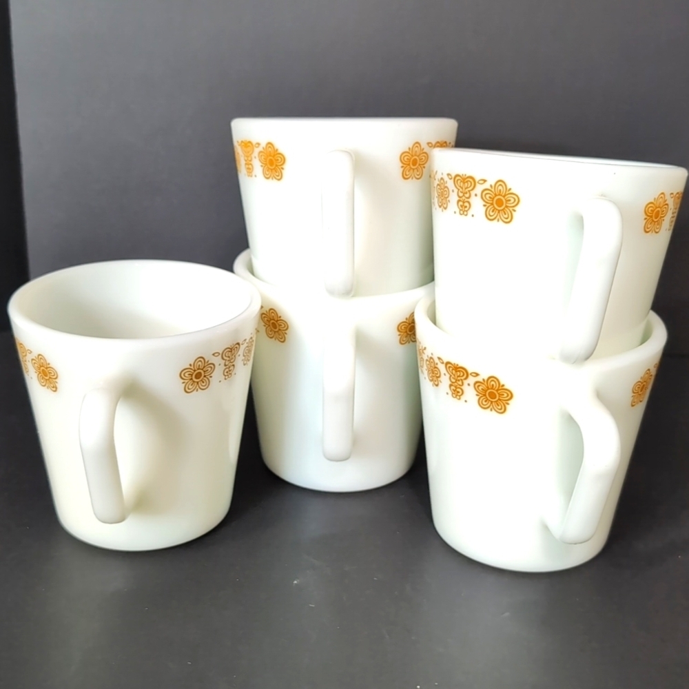 Vintage Pyrex Butterfly Gold lot of 5 Glass Coffee Cups. - Picture 3 of 8